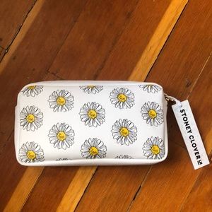 NWT Stoney Clover Lane Daisy makeup case